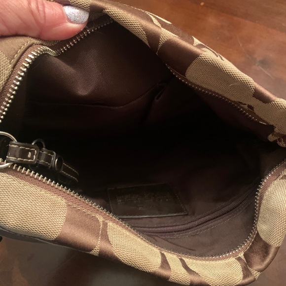 Very nice coach purse - Picture 3 of 6